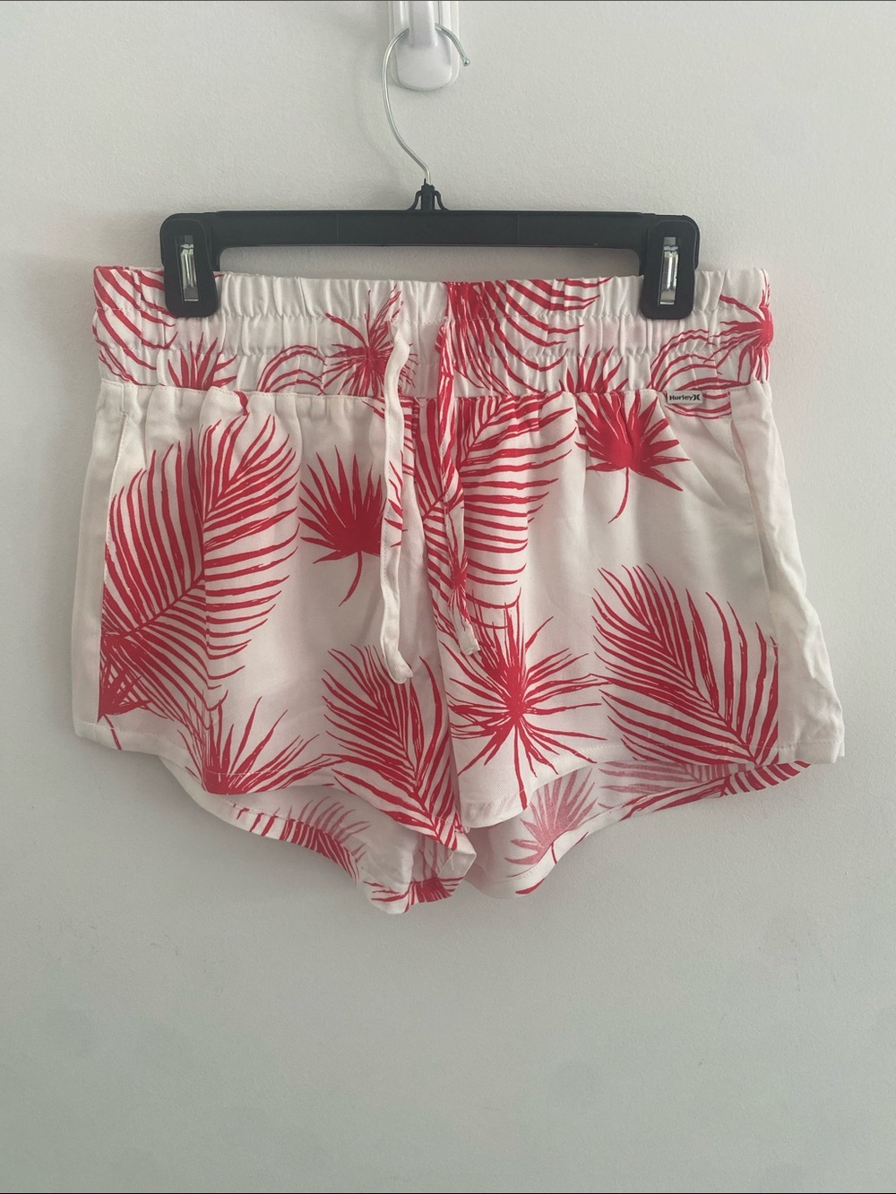Hurley Elasticated Waist Drawstring Hip & back Pockets White Red Fern Size M